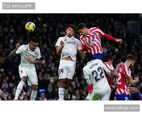 皇马客场惨遭瓦伦西亚逆转，劲敌巴萨拉开积分差距