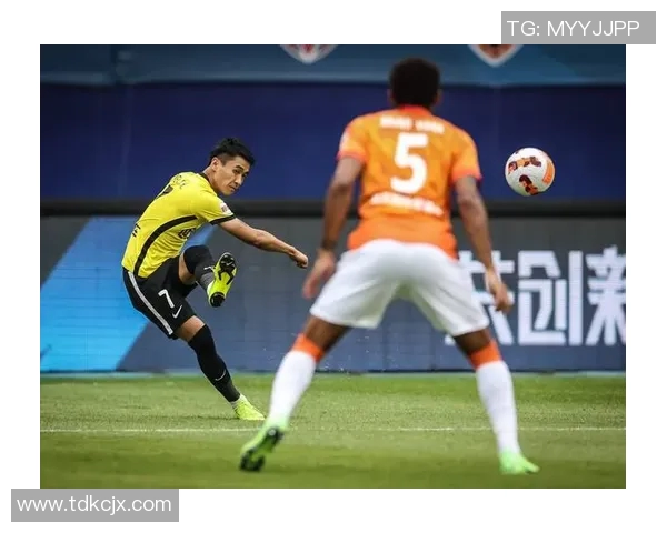 足球盛宴:深入解析广州足球队的团队协作与战术配合之道